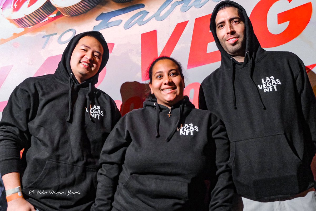 Great event tonight at The Oak Room Whiskey Bar put on by <a href="/LasVegasNFT/">Las Vegas NFT ®</a> and <a href="/zed_run/">zed_run</a> 🐎. 

👾: <a href="/LasVegasNFT/">Las Vegas NFT ®</a> 
🐎: <a href="/zed_run/">zed_run</a> 
🎙: @Ginalou1se 
📸: <a href="/MikeDixon_VST/">Mike Dixon</a>, <a href="/LouisGrasse/">Louis Grasse</a> 

#NFTs x #LasVegas