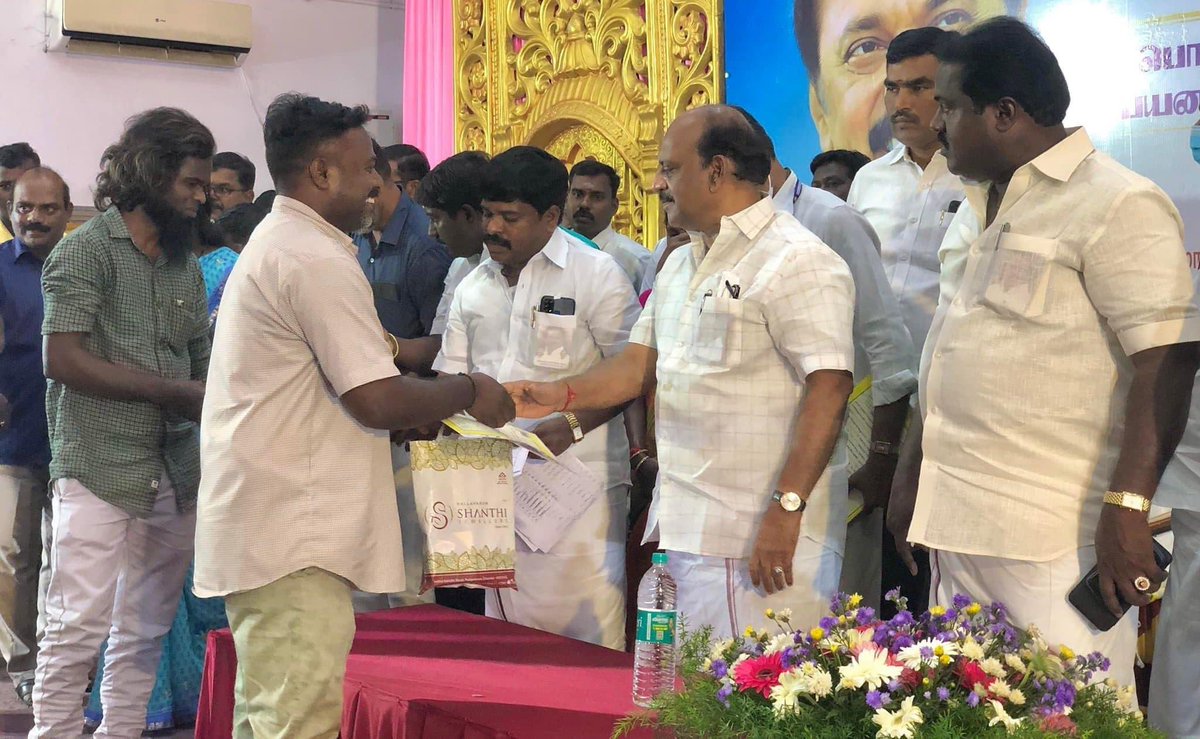 thamoanbarasan's tweet photo. மாண்புமிகு தமிழக முதல்வர் அண்ணன் தளபதி அவர்களின் அறிவிப்பின்படி ஆலந்தூர் தொகுதிக்குட்பட்ட அய்யப்பன்தாங்கல், கொளப்பாக்கம், கோவூர் மற்றும் தண்டலம் கூட்டுறவு சங்க வங்கிகளில் ஏழை மக்கள் அடகு வைத்த 5 சவரன் தங்க நகை கடனை தள்ளுபடி செய்த அரசாணையை பயனாளிகளிக்கு வழங்கிய போது…

1/2 https://t.co/ahifbgkLxs