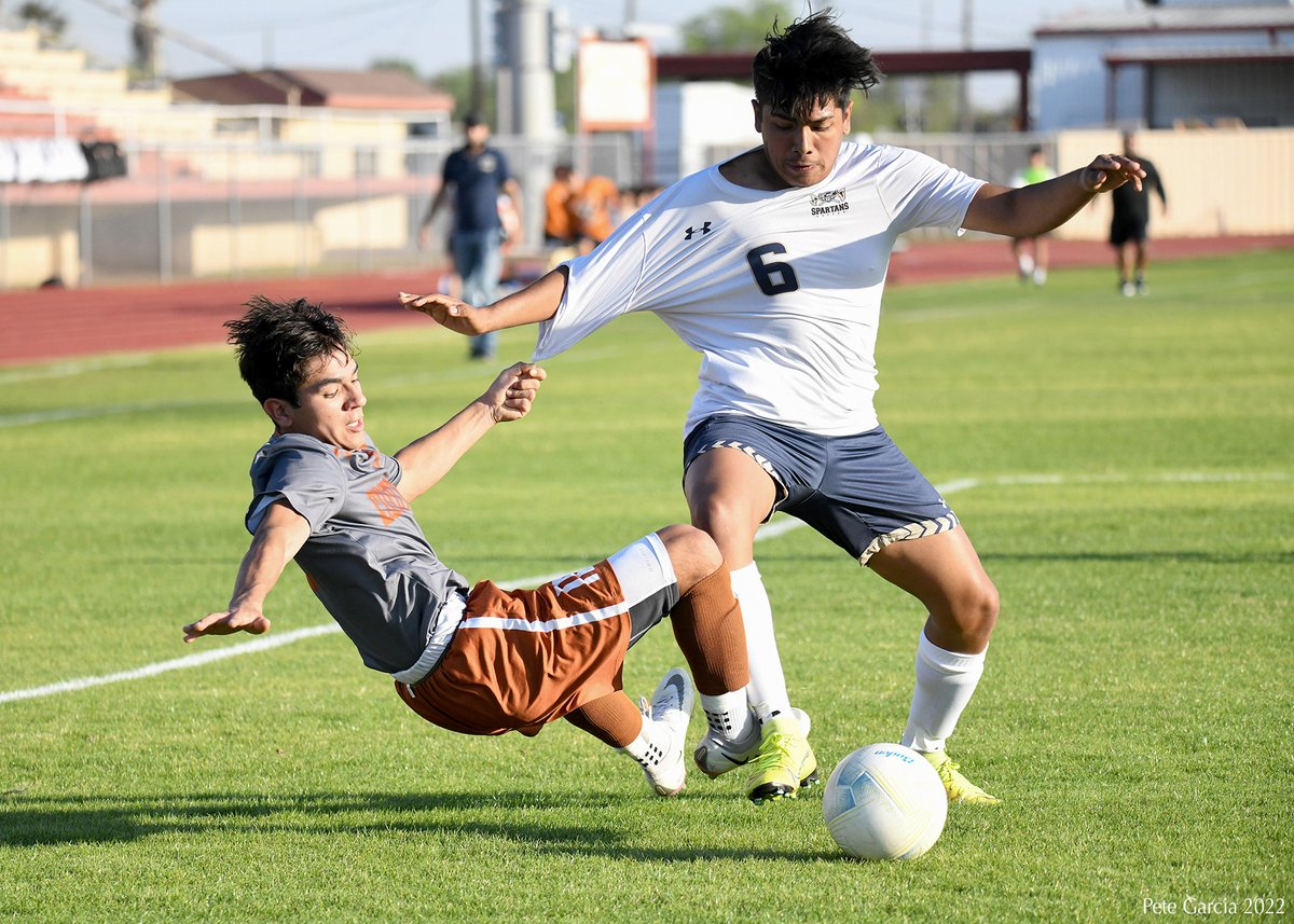 Some of my favs from the Coyotes playoff game against Vanguard Friday in Memorial Stadium. <a href="/AliceAthletics1/">@AliceAthletics</a> <a href="/Kyle__Atwood/">Kyle Atwood</a> <a href="/coachjcr1/">Juan Rivadeneyra</a> <a href="/CallerSports/">Caller Sports</a> <a href="/ChrisThomasson7/">Chris Thomasson - KIII Sports</a> <a href="/KRIS6sports/">KRIS 6 Sports</a> <a href="/EchoNewsJournal/">Alice Echo-News</a>