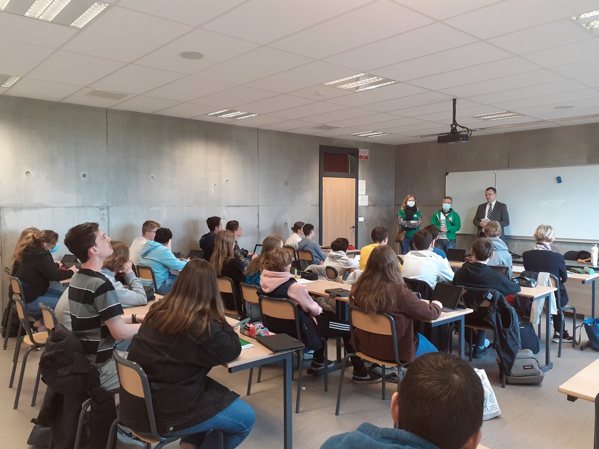 VaincrelamucoHF's tweet photo. Témoignage de 2 Patients atteints de #Mucoviscidose au lycée hôtelier Notre Dame de la Providence à Orchies 59
@VaincrelamucoHF @Chtimuco https://t.co/B812jhXZGB