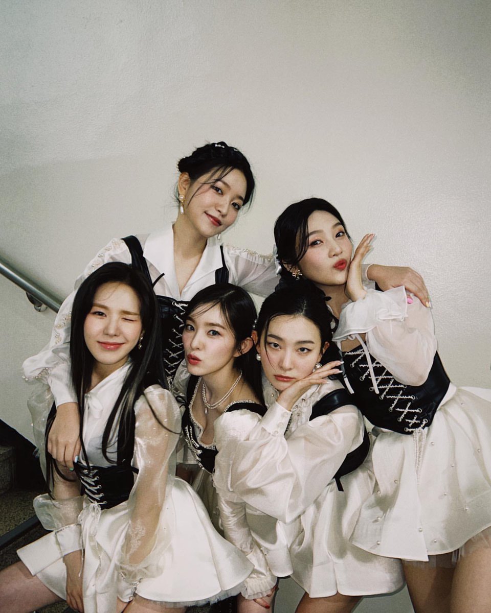 kiemyerri's tweet photo. us, being together is what makes the night become perfect. https://t.co/1q4hUQMlHp