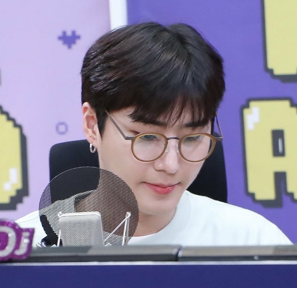 youngk's paw tweet media