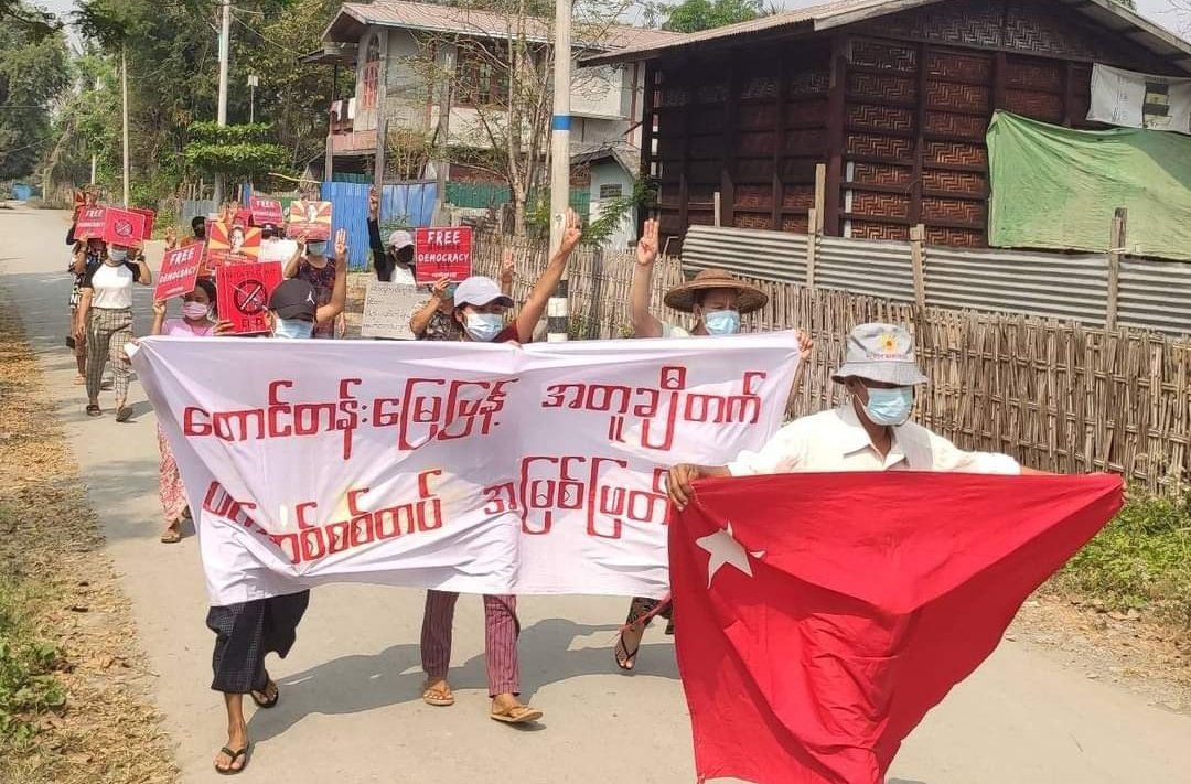 BaGPhyo2's tweet photo. Anti-coup revolutionary strike in Sagaing's Kale Twp as 412nd day without a day off. This is the longest protest in Myanmar. 🪧  #2022Mar26Coup #WhatsHappeningInMyanmar https://t.co/Pg2Mq2KAHw