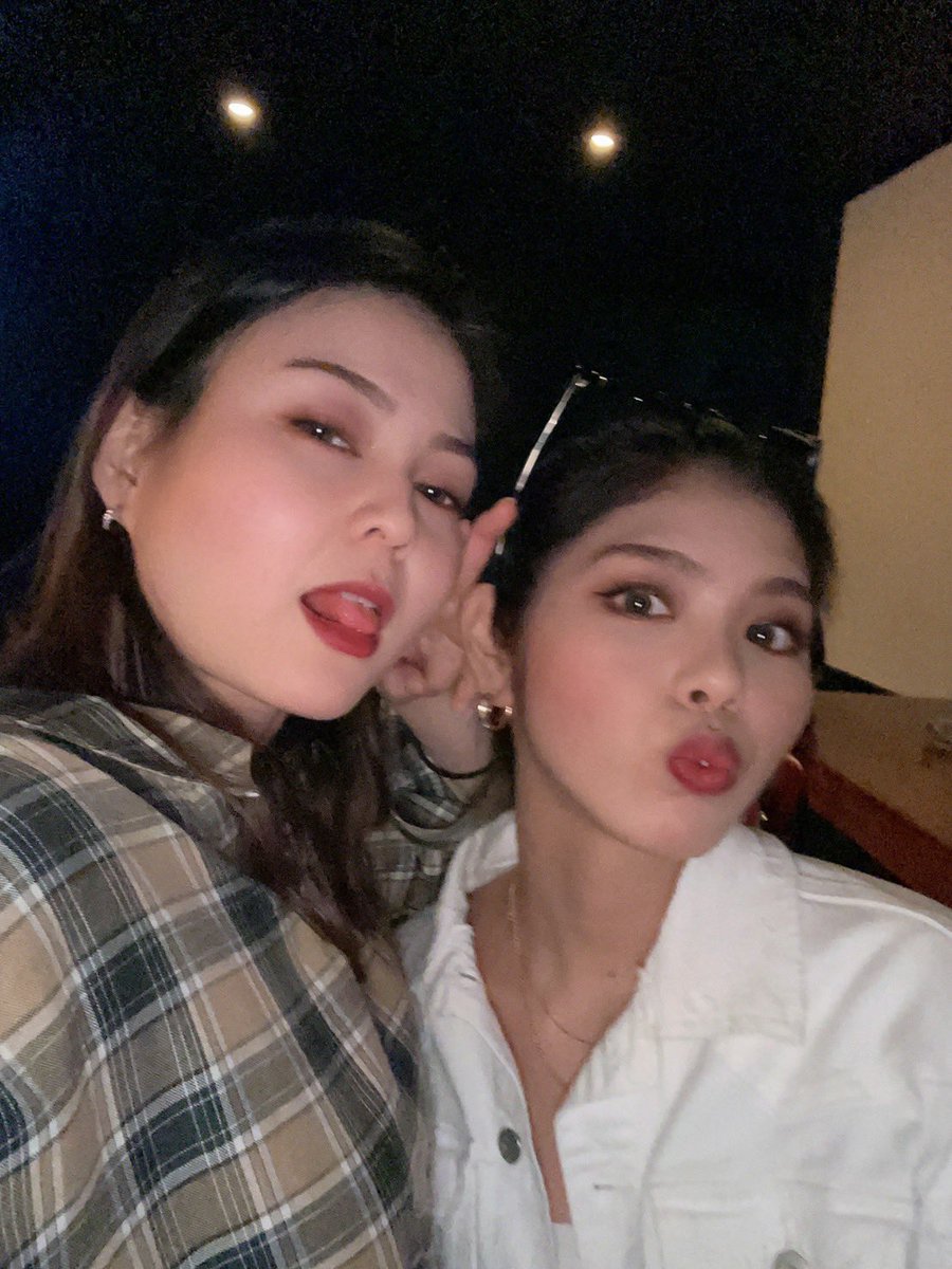 S_S2amk's tweet photo. もう3月もおわる🥺早すぎる!!
毎日楽しい⤴︎ ⤴︎♡
.
.
.
4枚目母上👩🏻(笑)
最近サシ飲みした🍻 https://t.co/sepYGDlRkY