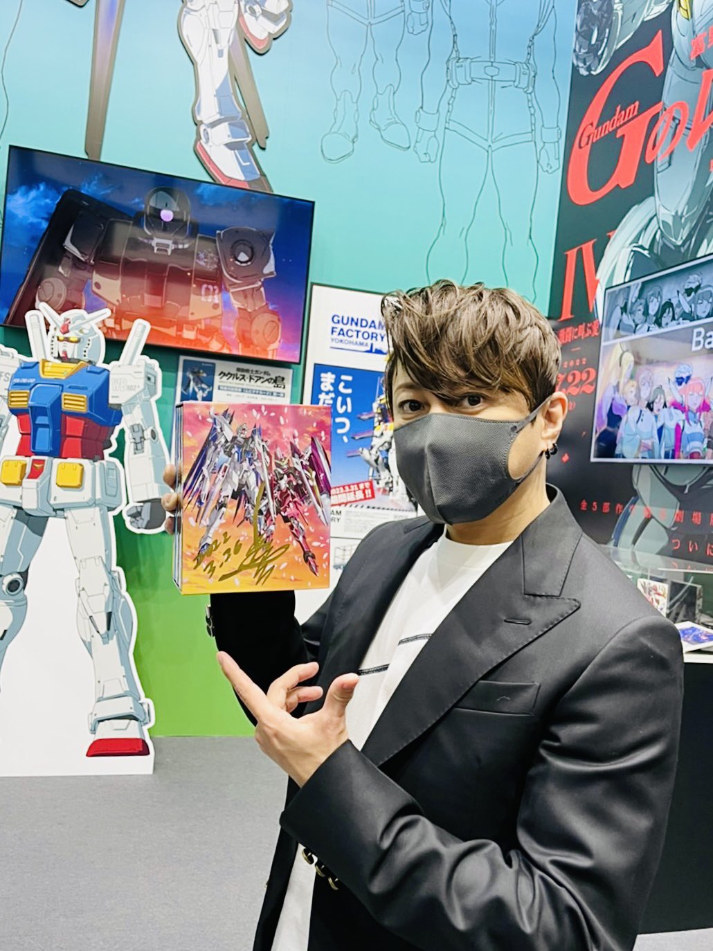 西川貴教 機動戦士ガンダムseed Hdリマスター Complete Blu Ray Boxにサインさせていただきました バンダイナムコブースに展示いただいておりますので 是非お立ち寄り下さい さ そろそろredステージ集合お願いします Animejapan22 Ajステージ
