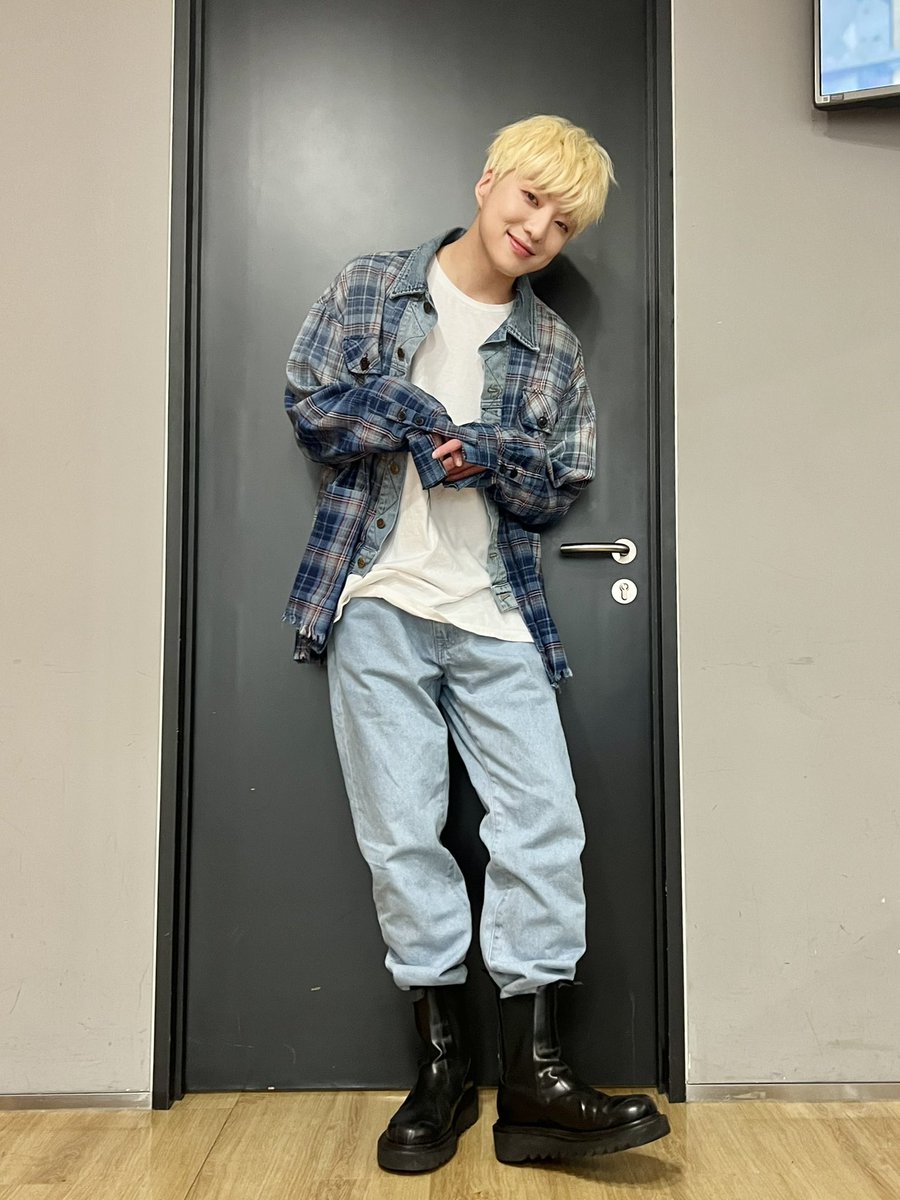 official_yoon_'s tweet photo. 음악중심은 잘 보셨나용? ㅎㅎ 💙 https://t.co/TIr5uLyGSn
