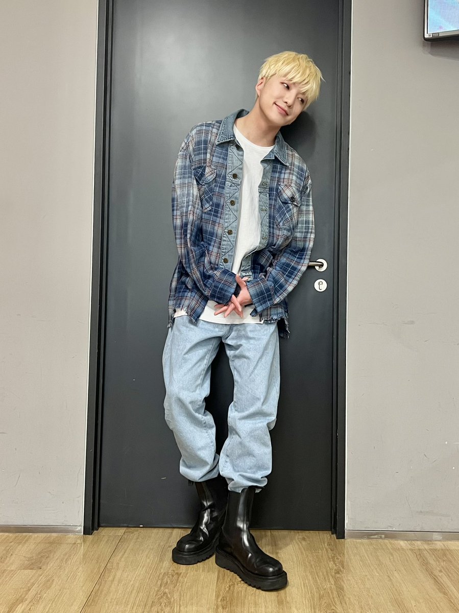 official_yoon_'s tweet photo. 음악중심은 잘 보셨나용? ㅎㅎ 💙 https://t.co/TIr5uLyGSn