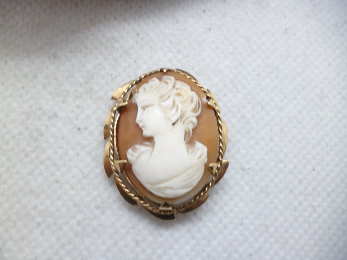 BarrySmooth's tweet image. barretjewellery.com for jewelry from the 19th century up to the present day, collectible items by Royal Doulton, Coalport, Royal Worcester, and more, die-cast model cars by Corgi and Matchbox, and much more. All at affordable prices. Please visit