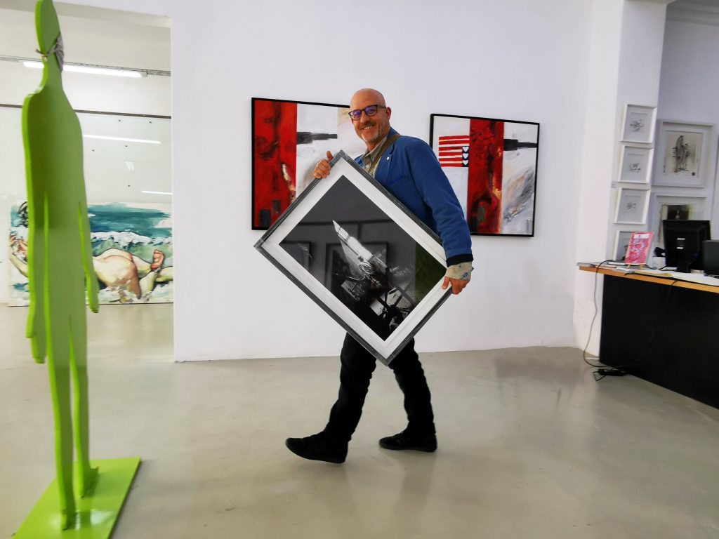 jumpstartersa's tweet photo. LIVE - A Journey to View My Own Photos On Show in Switzerland project https://t.co/sP3Jqord51

32 of #GaryHirson photographs are to be exhibited in #SwissMuseumOfTransport &amp; #funds are being raised to attend

@garyhirson #JumpstarterCrowdfunding #RewardCrowdfunding #crowdfunding https://t.co/g5qyDCKWfS