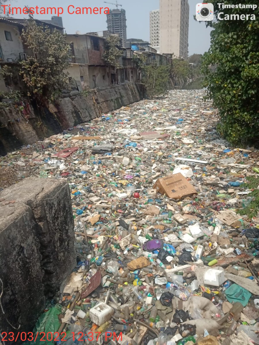 Lala_jani's tweet photo. https://t.co/07TSySqVJt 
This is beyond our expectation that @AUThackeray @misunilshinde @NarvankarDatta are just mute spectators. This is part of #VPNagarSraScam responsibility of desilting of nallah is of developer but local leaders and concerned officials are hand in gloves. + https://t.co/4zgPp0tpgL