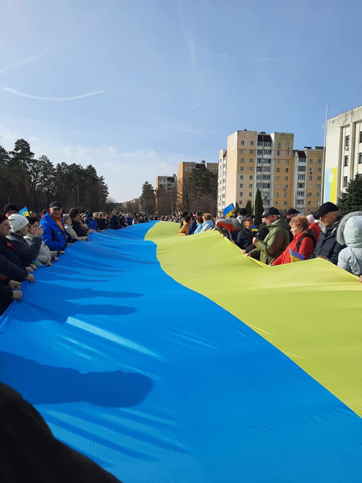olgatokariuk's tweet photo. Day 31 of Ukraine resistance. Ukrainian forces liberate north-eastern suburbs of Kyiv and several towns near Kharkiv. They are pushing Russians back in the south too. Russian troops try to encircle Slavutych, 160 km north from Kyiv, at the border with Belarus. People protest https://t.co/SbijGjFSJO