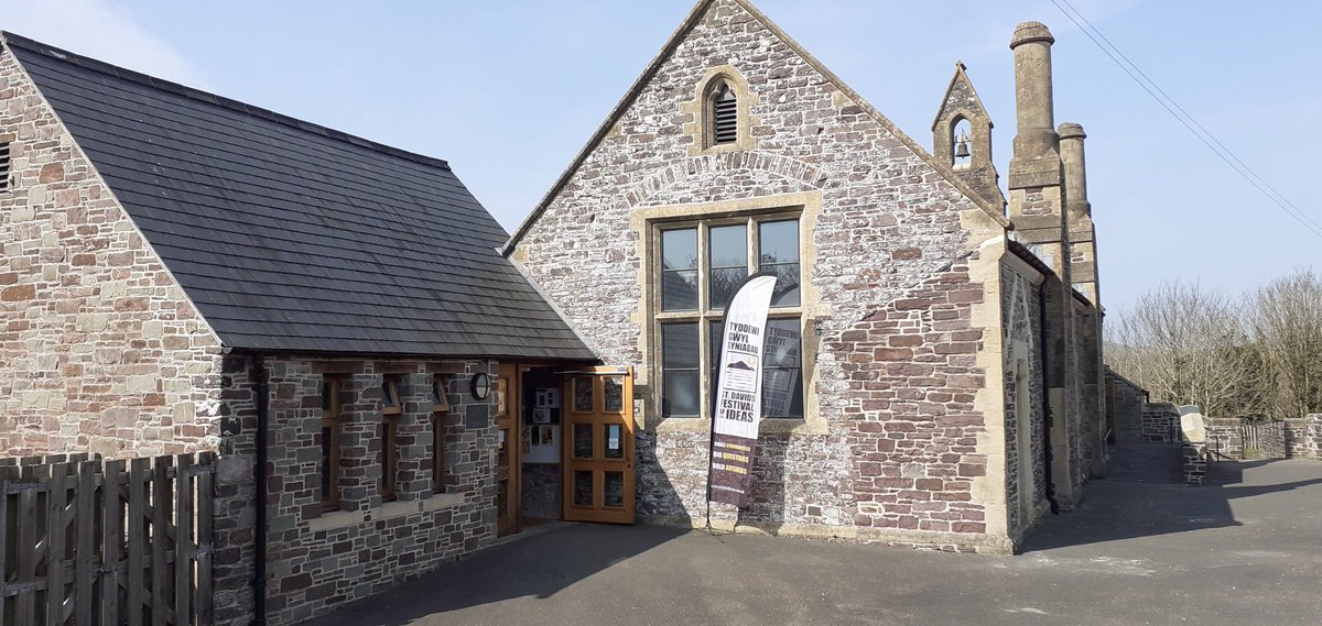 TyrPererin's tweet photo. Day 2 @st_ideas. Looking forward to hearing yet more creative ideas from our speakers and audience. World of books @TyrPererin during first half of day, followed by issues in our oceans. #dothelittlethings #makingabigdifference #Tyddewi #sirbenfro #Cymru https://t.co/1pixpLeoxf