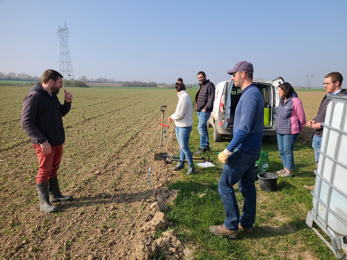 killerkencoles's tweet photo. Pleased to spend the day in some some research trials with @maudfrappart and @CarreFerme. Practical research and connections with Farmers. Trying to reduce tillage and improve soil health. 😁👍 @FarmingSmarter @NuffieldCanada @NuffieldFrance @AlbertaWheat https://t.co/19Oq33dY8s