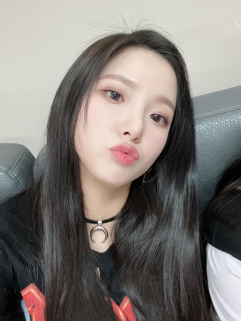22U_folder's tweet photo. [🐰] 220326 Universe FNS Update

#22U #이이유
#CHOI_YUJIN #최유진
@CUBECLC @official_kep1er https://t.co/Gz1mKzyyqw