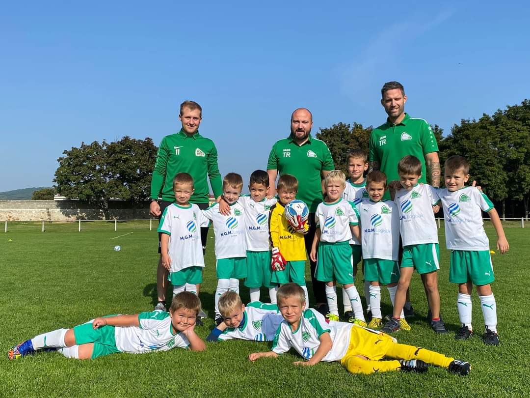 „The Widow“ 50x60cm Acryl. Diese schöne Witwe möchte von jemanden getröstet werden!! 😉 
Die Hälfte der Einnahme geht an die SK Pama Kids! A supa Truppe👍
Bei Interesse meldet euch:
Kontakt: georgina.ebeyan@gmx.at