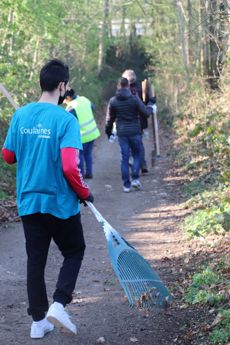 🌷C'est parti ! <a href="/Coulaines/">Ville de Coulaines</a> - Ville Fleur d'Or - lance ses opérations de nettoyage et d'embellissement du cadre de vie. Un soleil radieux accompagne les bénévoles et les équipes de la mairie pour cette matinée citoyenne 🌞<a href="/VVFleuris/">Villes et Villages Fleuris</a> <a href="/terresoptimisme/">Villes et villages où il fait bon vivre en France</a>