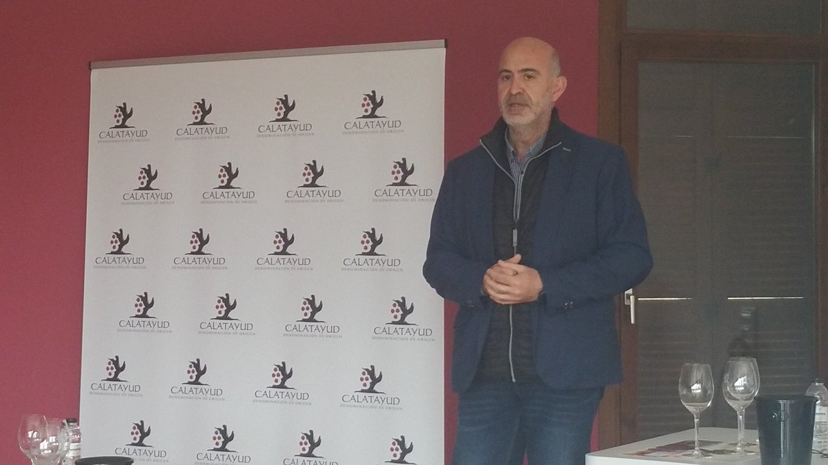 Clase de🍷 con Miguel Arenas, presidente de <a href="/docalatayud/">Calatayud Denominación de Origen</a> que nos explica las cualidades de los vinos de esta Denominación de Origen #EucagroCalatayud #comunicacion <a href="/_usj_/">Universidad San Jorge</a>