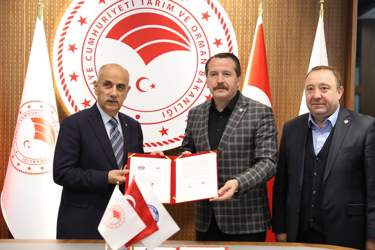 “Yarın kıyametin kopacağını dahi bilseniz,elinizdeki fidanı dikiniz”

Tarım ve Orman Bakanı Prof.Dr.Vahit Kirişçi ile 81 İl’de Mehmet Akif İnan Hatıra Ormanı için işbirliği protokolümüzü yeniledik. 

Türkiye’nin her yerinde
Milletimizin hizmetindeyiz.

Niyet hayr, akıbet hayr..