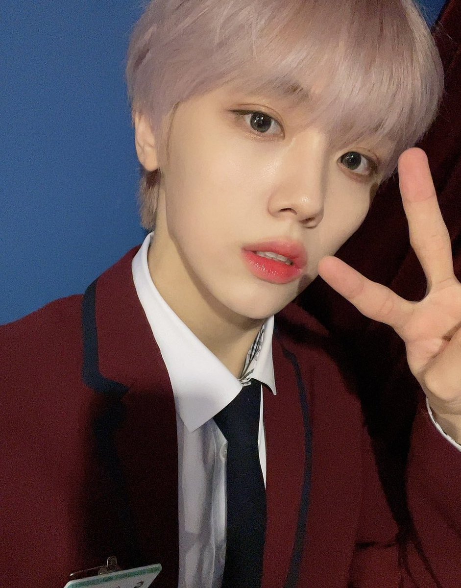 AHNLOOKS's tweet photo. get well &amp; enough rest seongmin ❤️ thank you for working hard too https://t.co/rUbZATEHap
