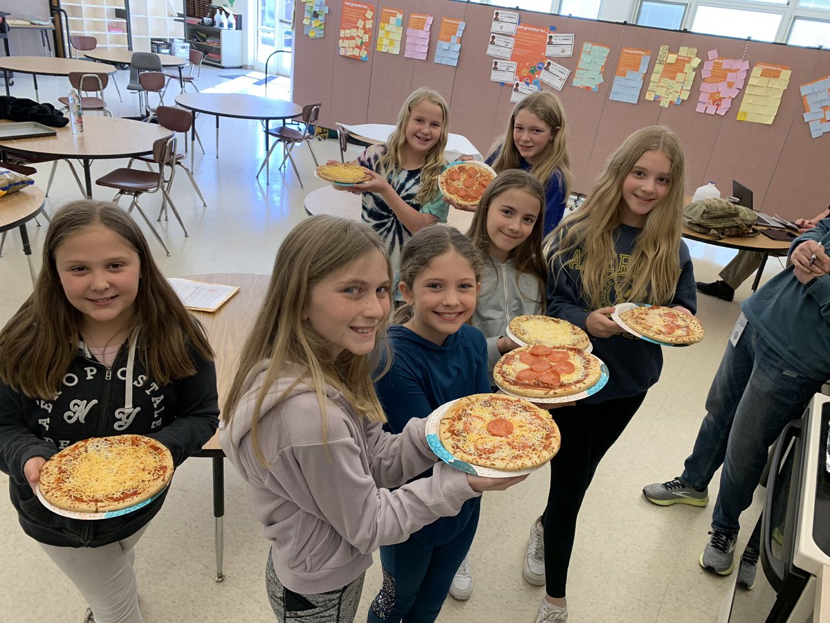 MrsJonesFC5's tweet photo. A pizza pie party for our Pi Day champions!!!!  #whatmakesfrenchcreekspecial https://t.co/B1I57mL3Ub