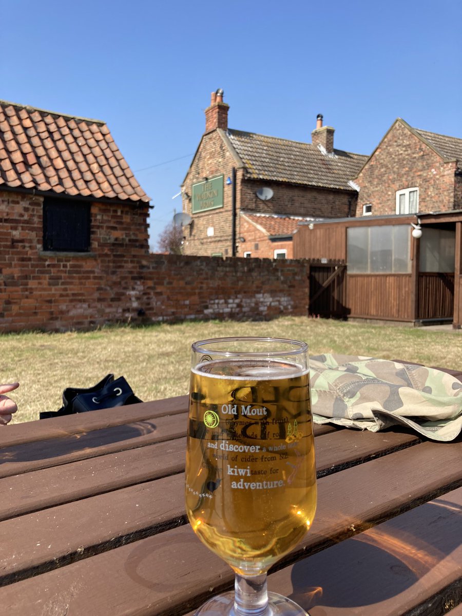 YorkieWend's tweet photo. Pre-walk drink 😂 #wrongwayround https://t.co/9Ssk0O8UzX