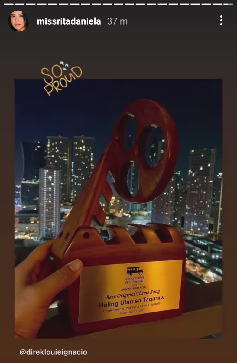 _itsonlyher's tweet photo. So ngayon lang nabigay ng MMFF ang trophy ng napanalunan ng #HUSTA na Best original themesong last December 😅🏆 Congrats Rita and Direk Louie Ignacio who composed the song👌👏 https://t.co/iEvlDwiepi