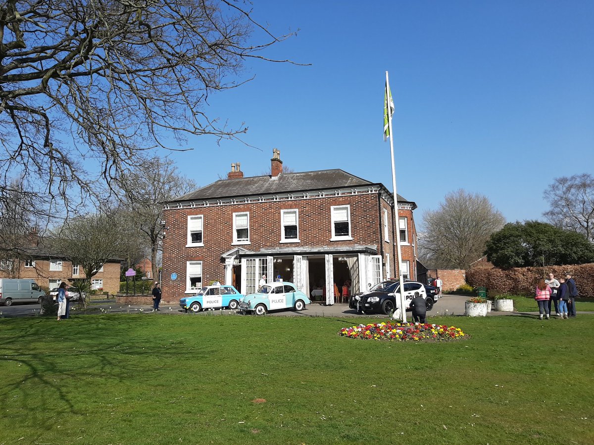 caroline myers 🕷 tweet media