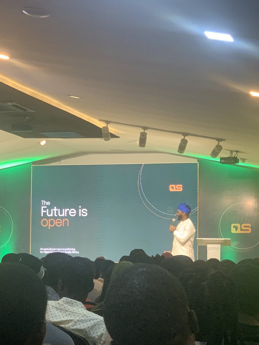 hafsa_ie's tweet image. @unicodeveloper giving his talk 🔥🔥 @oscafrica #githubxoscafest22 #OSCAFest22 #githubXosca
