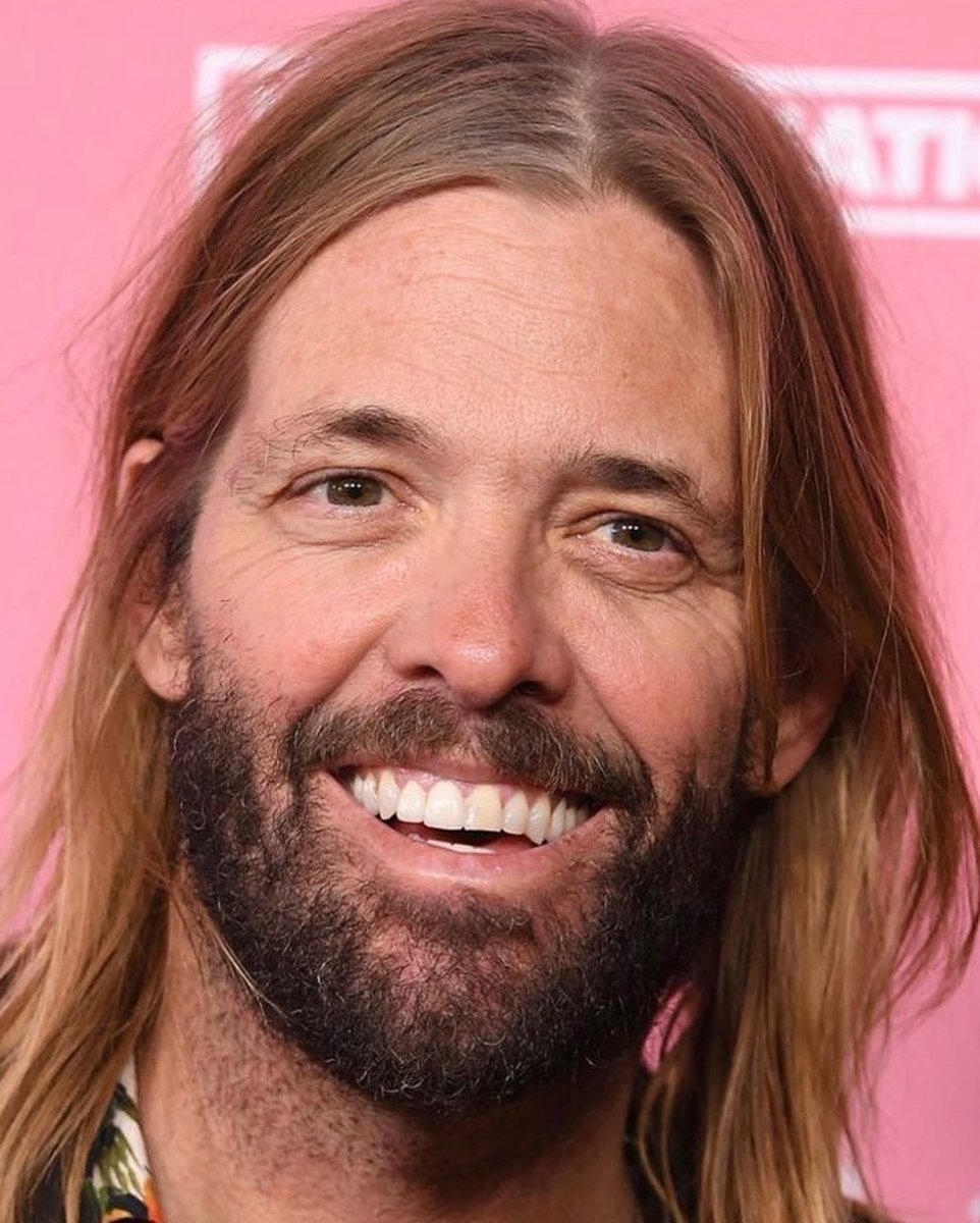 PeachyDraws_'s tweet photo. #FuturoTaylorHawkins aquí llorando a mares por taylor hawkins y dave grohl….foo fighters ha muerto. #FooFighters @futurofm https://t.co/KqAjNujzb1