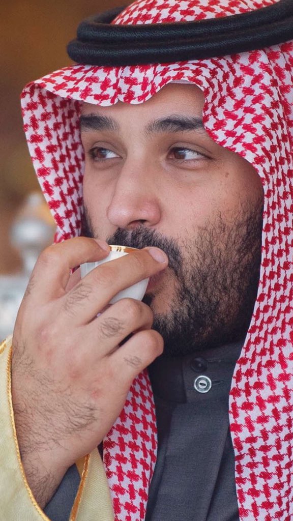 تقهوى واشرب لك من العز فنجال
والطم خشوم عداك من قوة باسك 🇸🇦