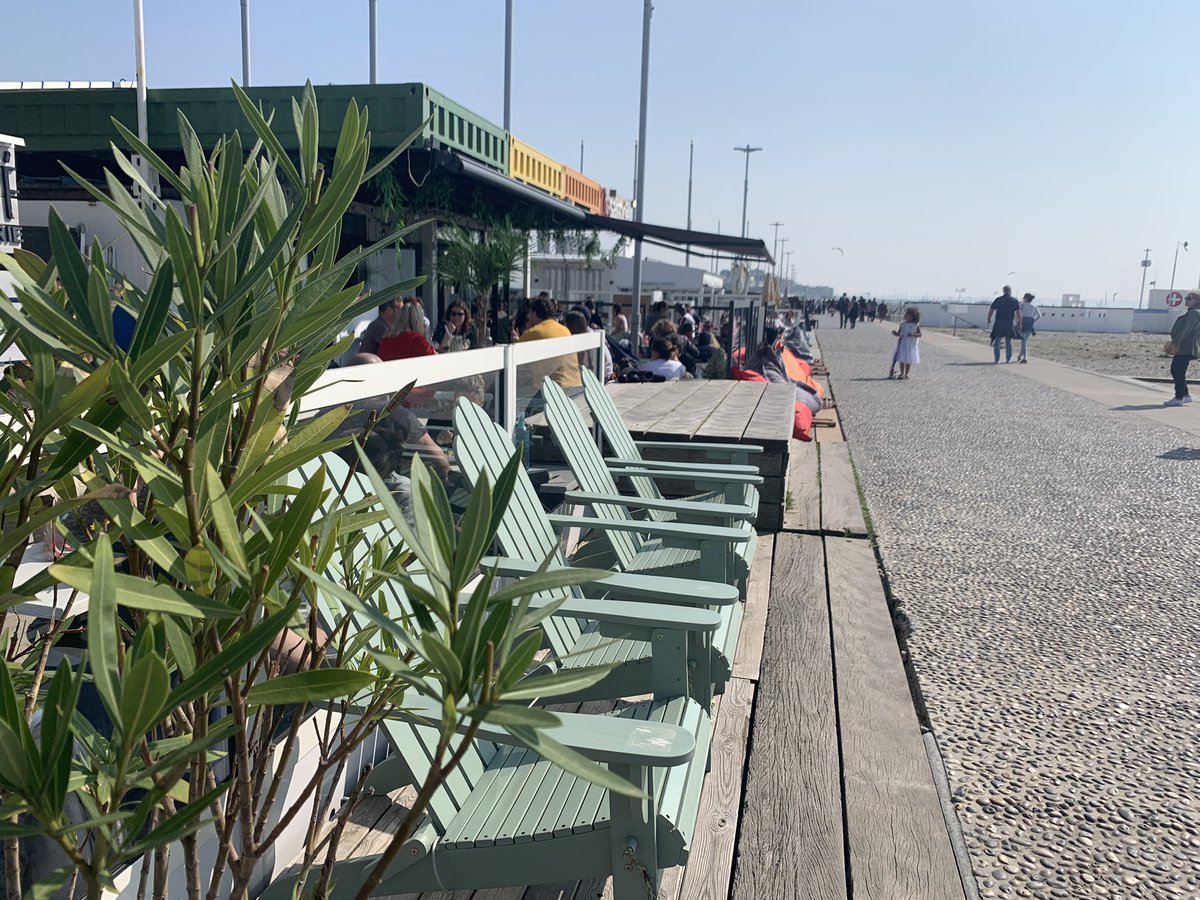PatriciaLionnet's tweet photo. Le 26 juin ? Non pourquoi ?☀️ Jour d’ouverture des restos de #plage au #havre. Maillots de bain et horizon dégagé avant l’arrivée des cabanes de plage le mois prochain #printemps #normandie #jouroff https://t.co/yu5UFmHtkY