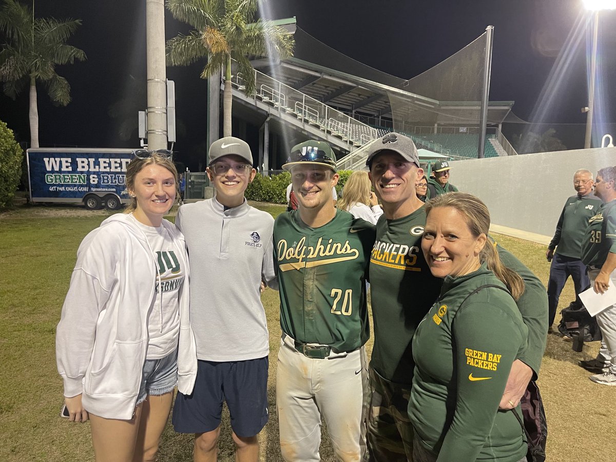 Fun last night watching ⁦<a href="/jbergy20/">Jake Berg</a>⁩ and ⁦<a href="/JUBaseball/">Jacksonville Baseball</a>⁩ get a Friday night win in Ft Myers. Going for the series win today.