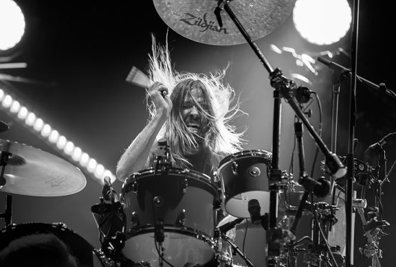 TheGarden's tweet photo. Heartbroken to hear of the passing of Foo Fighters’ Taylor Hawkins. He was a legendary drummer and will forever be a part of rock and roll history at The Garden. Our hearts go out to his family, bandmates and fans at this time. https://t.co/nCbAsePIFA