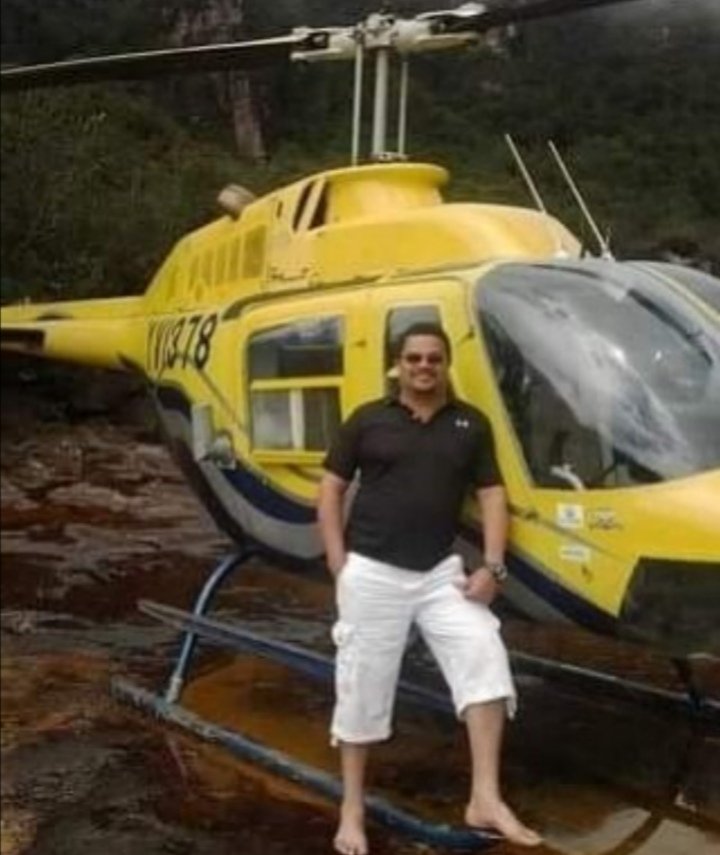 Venerotor's tweet photo. 🚁Lo conoces? Mencionalo 👇
📷:
-
-
-
#InstaPilot #HelicopterPilot #InstaHelicopter #Heliporn #Chopper #Helicopteros #Venerotor #QAP #BellHelicopters #Musipan #ErConde https://t.co/U8kD9XD7ce