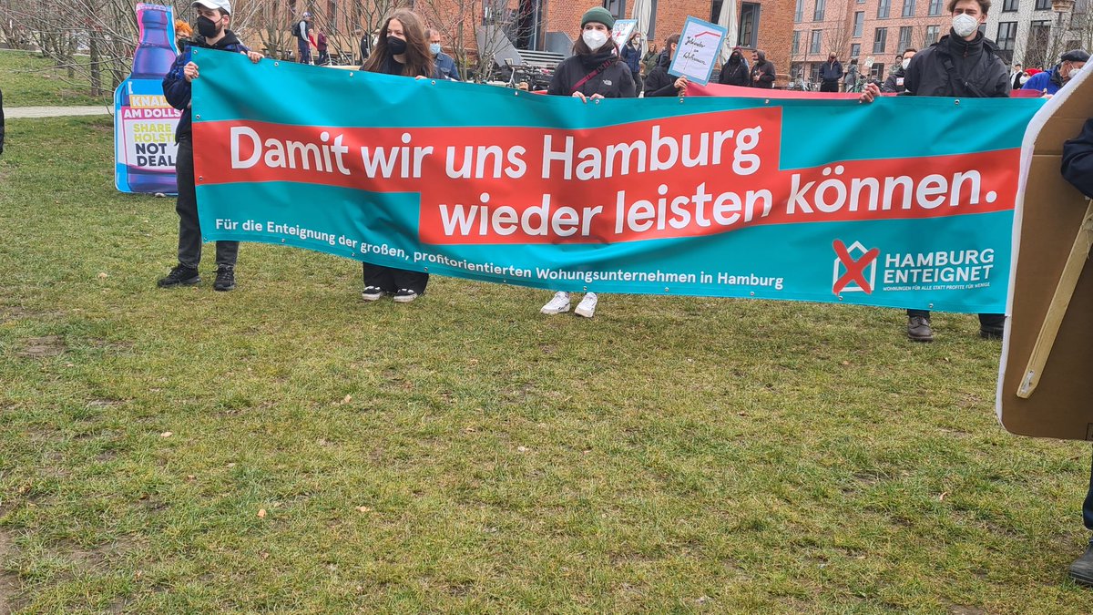 HHenteignet's tweet photo. Satirische Kundgebung mit Verleihung des Goldenen Betonmischers in #Hamburg
#HousingActionDay2022 https://t.co/UAawS2REYo