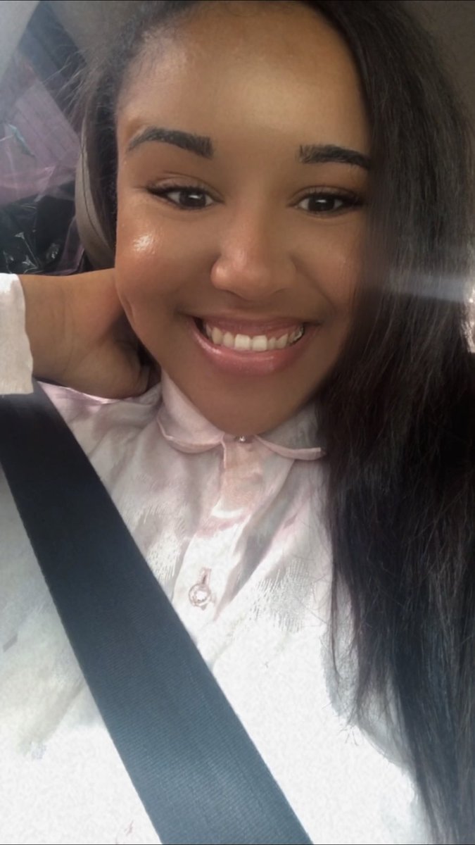 telminha_ps's tweet photo. O teu sorriso reflecte a riqueza que existe dentro de você🌻🥰
#abençoada https://t.co/Kbkb6WsZbU