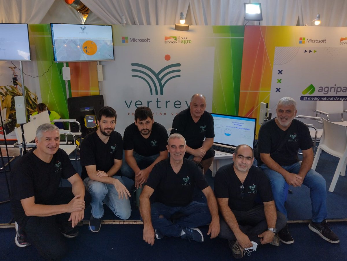 CampominadoAM's tweet photo. #VIVO La #Agtech @vertrevok propone contar con “coberturas inteligentes” que generan la “conectividad esencial” suficiente para mantener comunicadas a las personas por mensajería en el campo. 
Los lo explica el responsable de innovación y transformación digital  José Luis Castaño https://t.co/18Exo66Qvp
