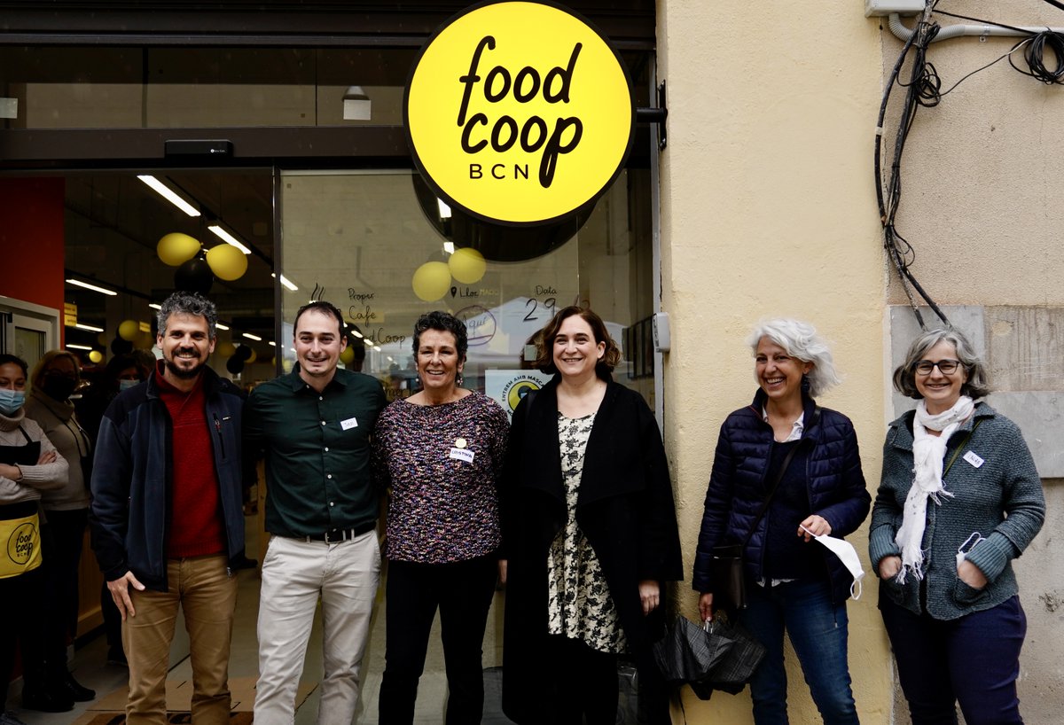 Avui s'inaugura el <a href="/FoodCoopBCN/">Foodcoop BCN</a>, un supermercat cooperatiu per a un consum més sostenible, saludable i just, i que ja té més de 500 sòcies:

👋Obert a tothom
🛒Amb productes de proximitat, de qualitat i assequibles
🙋‍♂️Participatiu
🪙Sense ànim de lucre

#AlimentacióSostenibleBCN