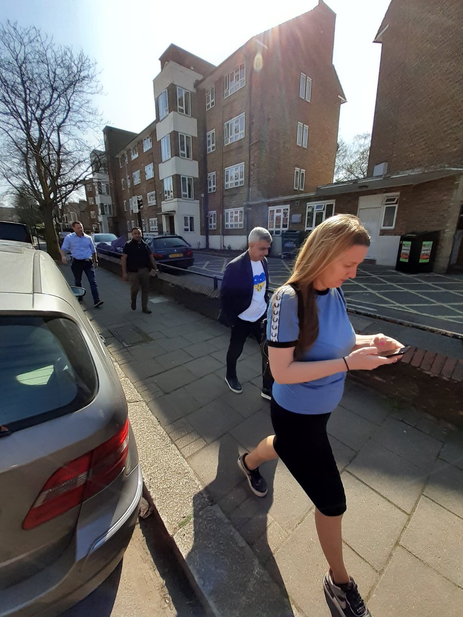 TimBr1ggs's tweet photo. @SadiqKhan arriving in Clapham in his diesel 4x4 to help @LambethLabour councillors lecture residents on the benefits of cycling and #LTNs 
@OneLambeth_Just @OWandsworth @ioisours @TMytton_ @AzharforBalham @VotethemoutMay @LittleNinjaUK @cristo_radio https://t.co/Vwi92OkKu5