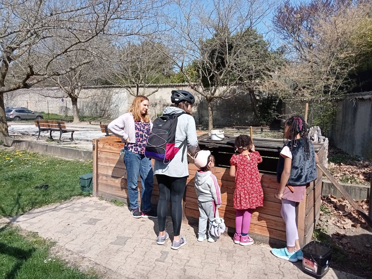 epz69230's tweet photo. 🚨 #ObjectifZeroDechet Gros succès ce matin pour la distribution à Saint-Genis-Laval des composteurs 🍌🥬🌱 individuels de @grandlyon nous avons répondu à pas moins de 3⃣5⃣1⃣ demandes
Passage au composteur partagé de Compostons à Saint-Genis-Laval pour Tous au Compost ! 2⃣0⃣2⃣2⃣ https://t.co/VCJeLOSIoZ