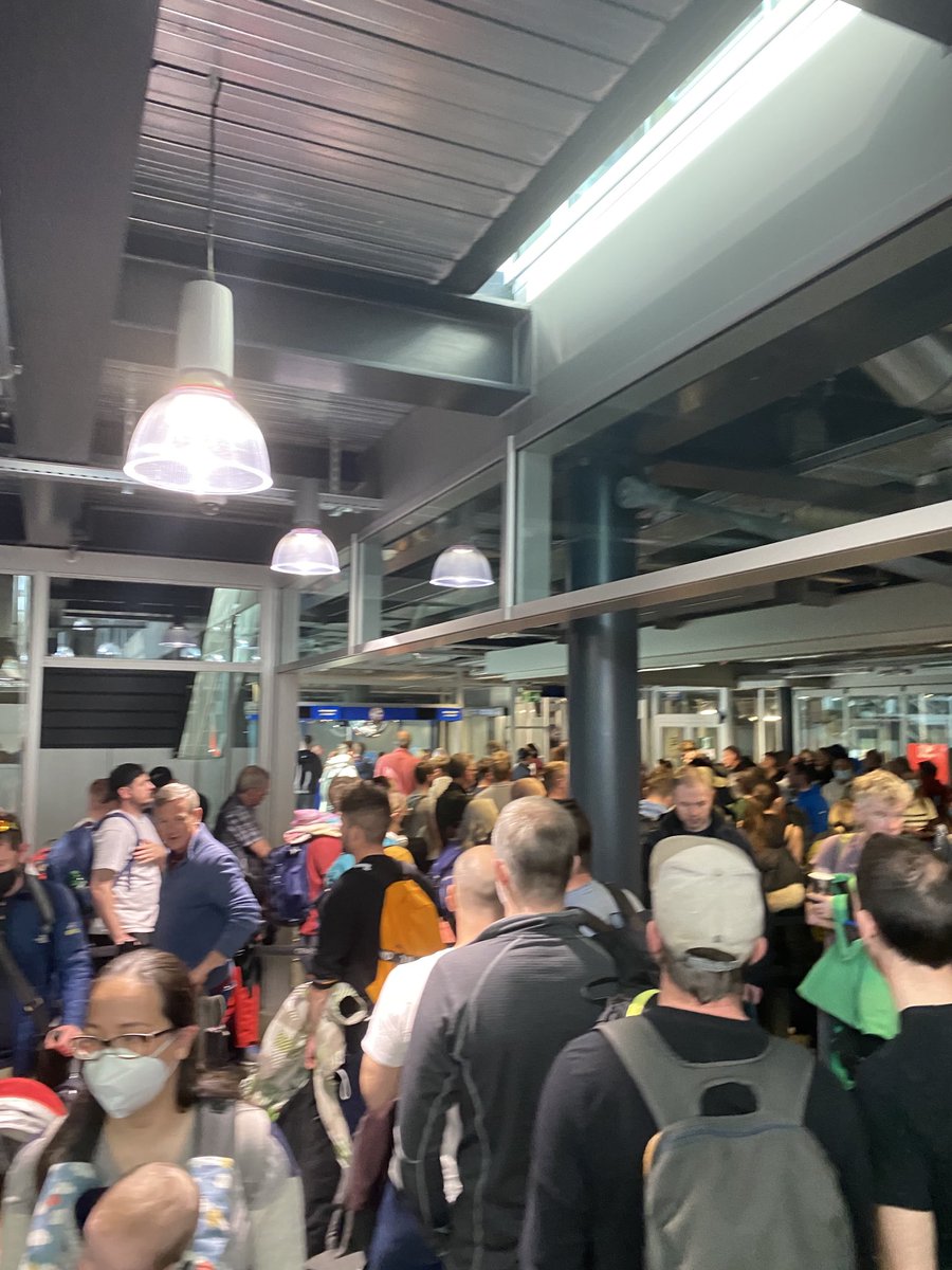 Colbr44's tweet photo. ⁦@crystalski⁩ unbelievable scenes at Geneva airport which has took over 1.5hrs to get to passport control ⁦@TUIUK⁩ ⁦@BBCBreaking⁩ https://t.co/Xq8z72zf1n