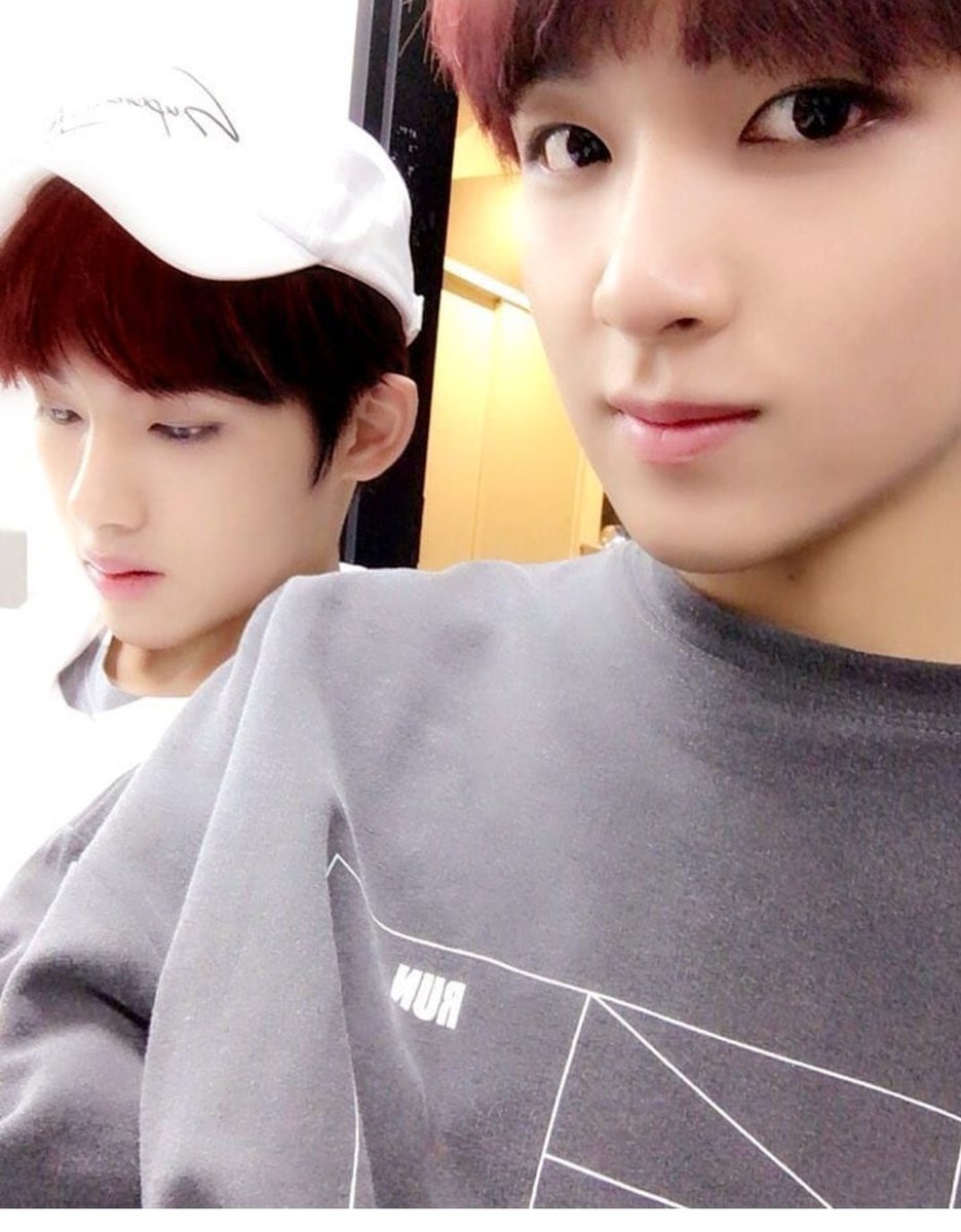 nana_privatz's tweet photo. #winchan ไม่เลิกกันได้ไหมคะ ;-;

#winhyuck ผ่านมาแล้ว 50 ปี
เรือนี้ที่แม่ปลูก เกือบสวนงามและยิ่งใหญ่
แต่เอสเอ็มขัดขาแรงมาก... https://t.co/FJ0n6PlP9L
