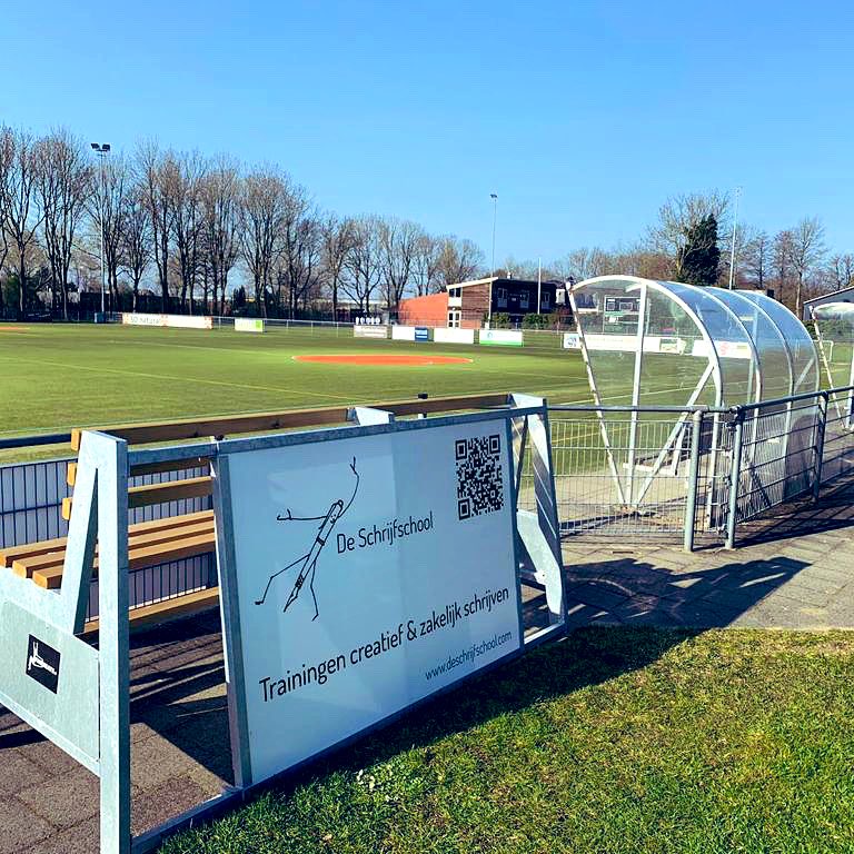 LOVE SEAT

Laat het buitenseizoen maar beginnen. Wakker worden langs de lijn bij KV Weidevogels. #sponsor #fanseat. 

De Schrijfschool | Rotterdam