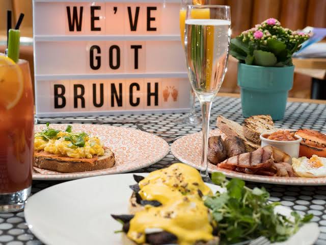 HotelCanary's tweet photo. All we do is brunch, brunch, brunch.
#brunchfun #Kampalarestaurant #food #music https://t.co/fmGWjdeLvM
