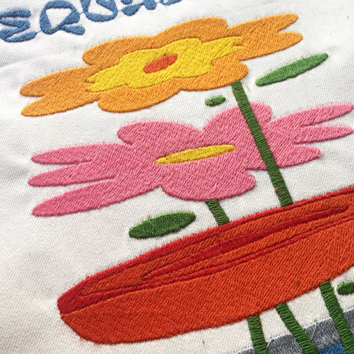 gal_sharir's tweet photo. GM with some embroidery close up 🌸 Illustration by @IdanSidi #embroidey #illustration #Equality #Flowers https://t.co/j6MR9wsfUU