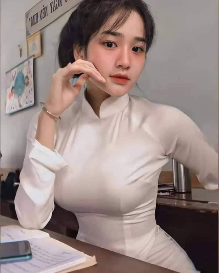 tragiangg2000's tweet photo. Tối nay bé muốn được ăn kem của anh, đợi bé học về đã nhé🤤🍌 https://t.co/7oZSiyKV4M