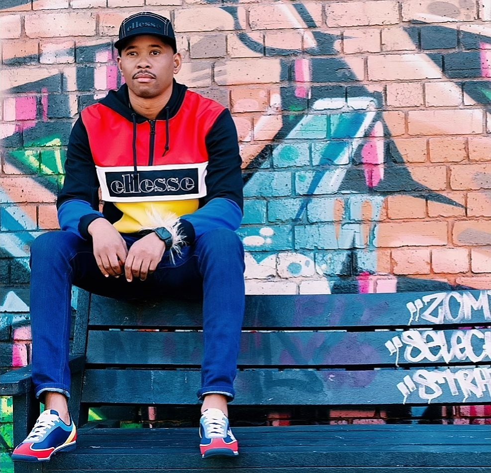 UrbanTop30's tweet photo. @gagasifm @ctmafrica #UrbanTop30
26 Mar 2022
#13
@djstokiesa x @LoxiondeepD x @SIR_TRILLSA x @VilakaziNobantu x @murumbapitch - #SokeSbone https://t.co/IfLGATm7Op