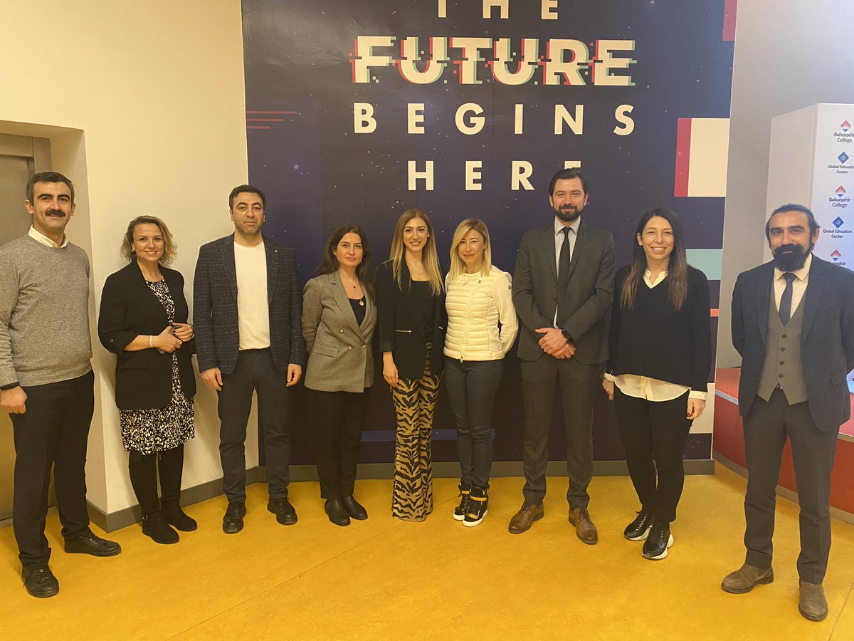 ozgeeasln's tweet photo. Türkiye’nin gelecek projesi Fen ve Teknoloji Liselerimizin kabul sınavı Apply Fen Tek uygulamamızın ilk oturumu başarıyla tamamlandı. Fotoğrafa sığmayan ama gücümüze güç katan tüm öğretmenlerimize emekleri için teşekkür ediyorum❤️💙🙏 https://t.co/0SCwUK6y2Z