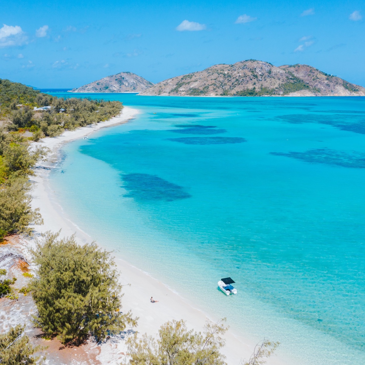 Australia's tweet photo. Paradise with a side of sustainability? Yes, please! 💚

Luxury and sustainable travel can coexist. Choose to stay at @LuxeLodgesofOz #LizardIsland in @Queensland, @WolganV in @NewSouthWales or @Longitude_131 in @NT_Australia when you #holidayherethisyear! #seeaustralia https://t.co/IkFeaXADeH