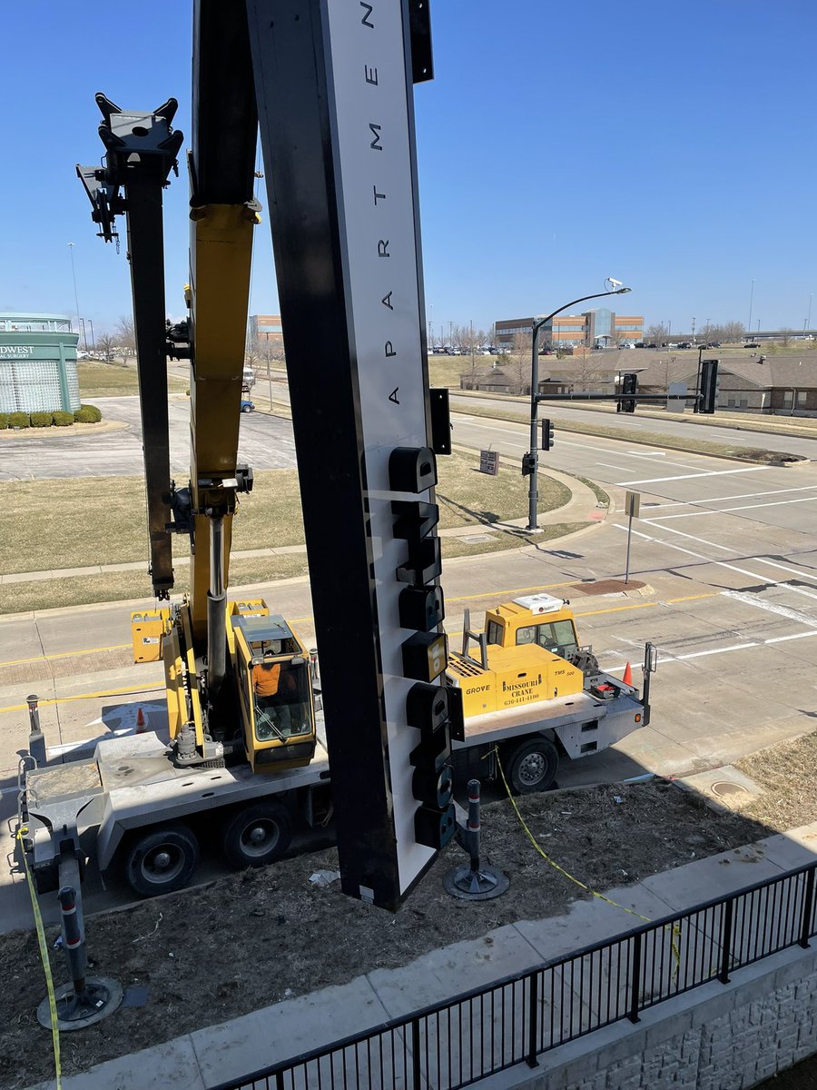 Friday install! Finishing up the Marquee sign for the new Bold on Blvd. Apartments on St. Peters Centre Blvd. and Mexico Rd!